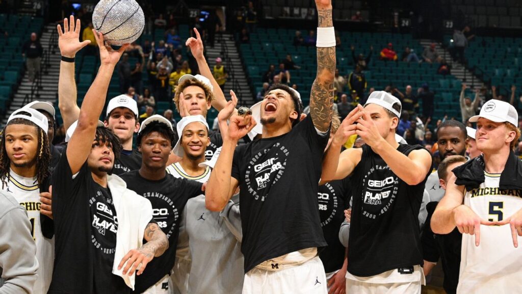 Michigan rises to No. 3 in AP Top 25 men’s poll