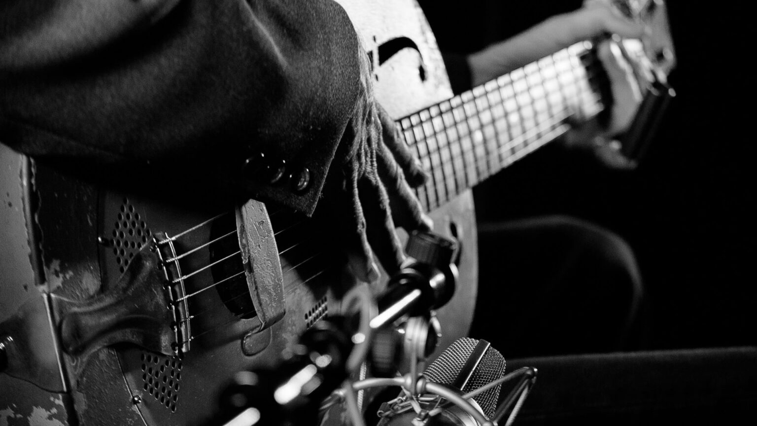 ‘AI is permeating everything we do’: How Guitar Center developed 2 AI tools this year