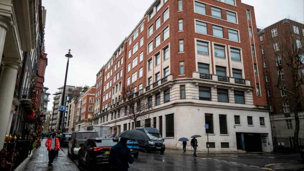 Robert Tchenguiz hopes Truss-fronted club will help pay off debt to Reubens