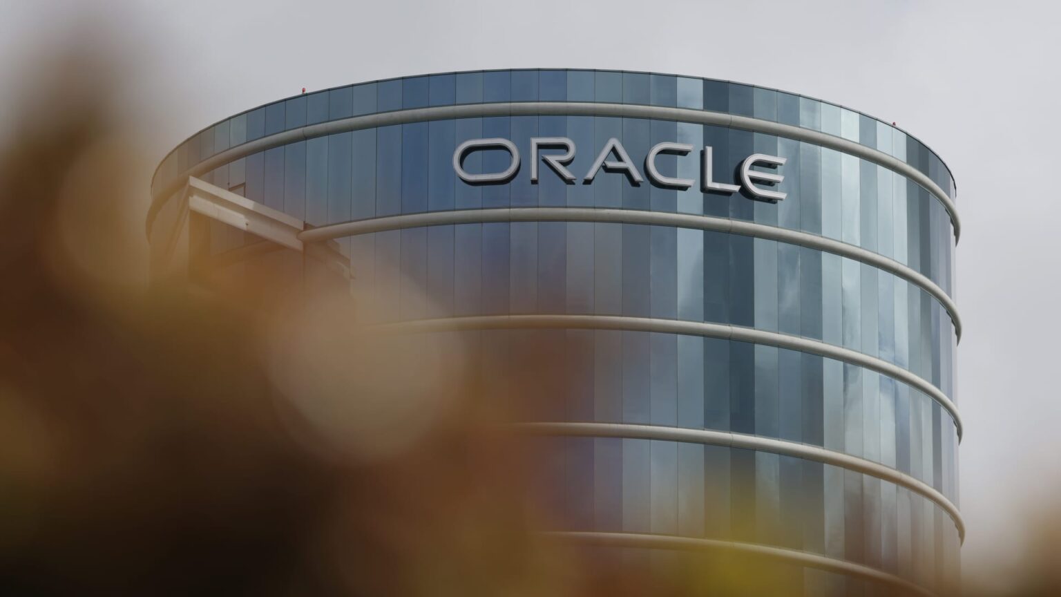 Oracle shares tank 11%, dragging down Nvidia, AMD, CoreWeave