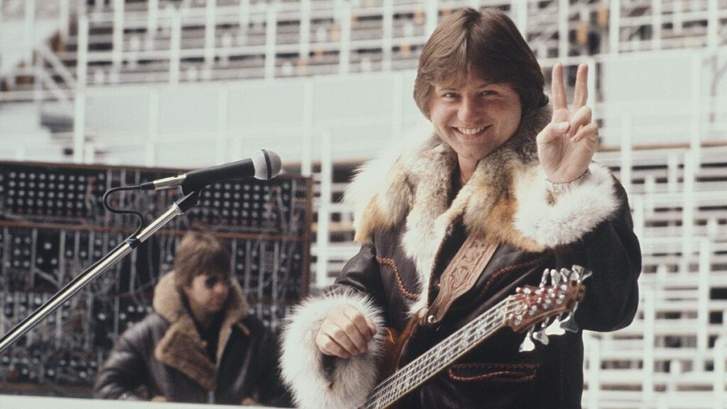 “Robert said, ‘Would you be prepared to play bass?’ And I thought, ‘Four strings, six strings… what could be the problem?’”: Greg Lake started out as a guitarist – before being convinced by Robert Fripp to switch to bass when joining King