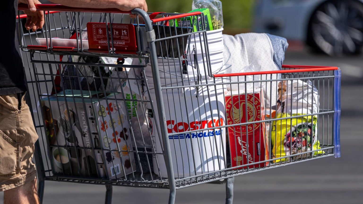 Broadcom and Costco’s rich valuations leave little room for error as battleground stocks Broadcom and Costco’s rich valuations leave little room for error as battleground stocks