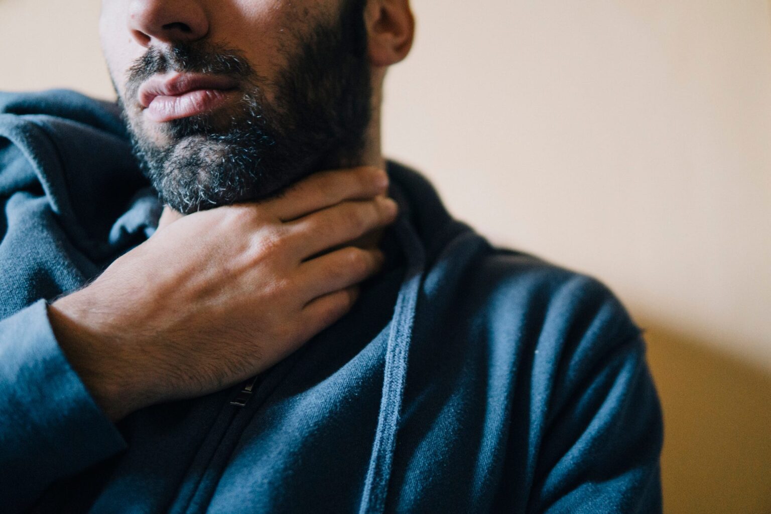 Your Guide to Dealing With Sore Throat Pain, According to Doctors