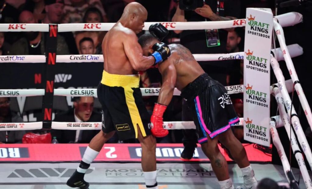 Pros react after Anderson Silva TKO’s Tyron Woodley: “Still got it!”