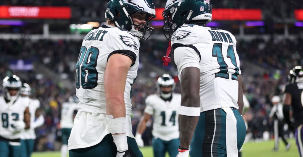 Record-breaking kind of day for 2 Eagles in Buffalo