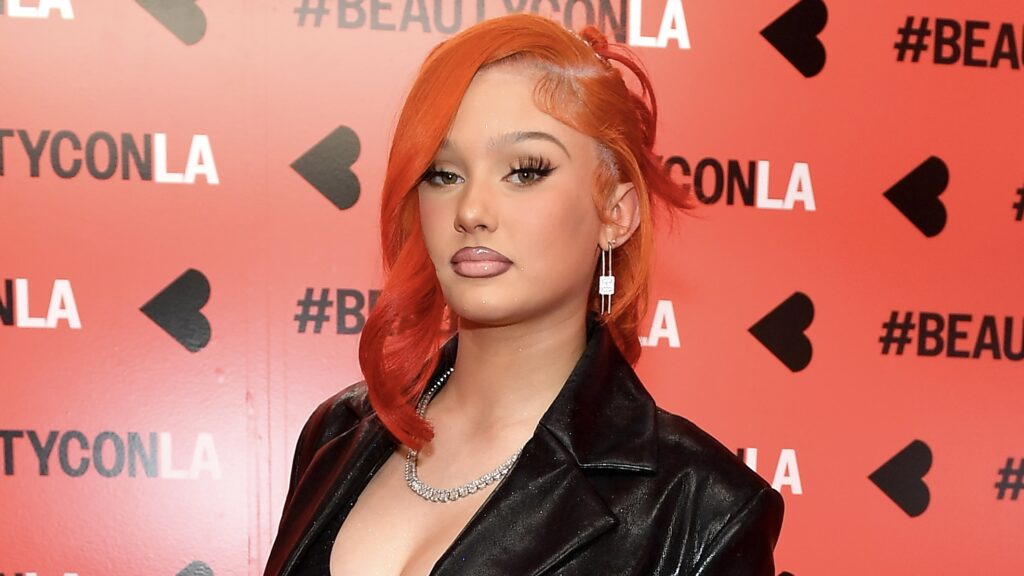 Dropped A BIG Bag! Alabama Barker Is Turnin’ Heads After Showing Her Lavish Birthday & Christmas Gifts (WATCH)