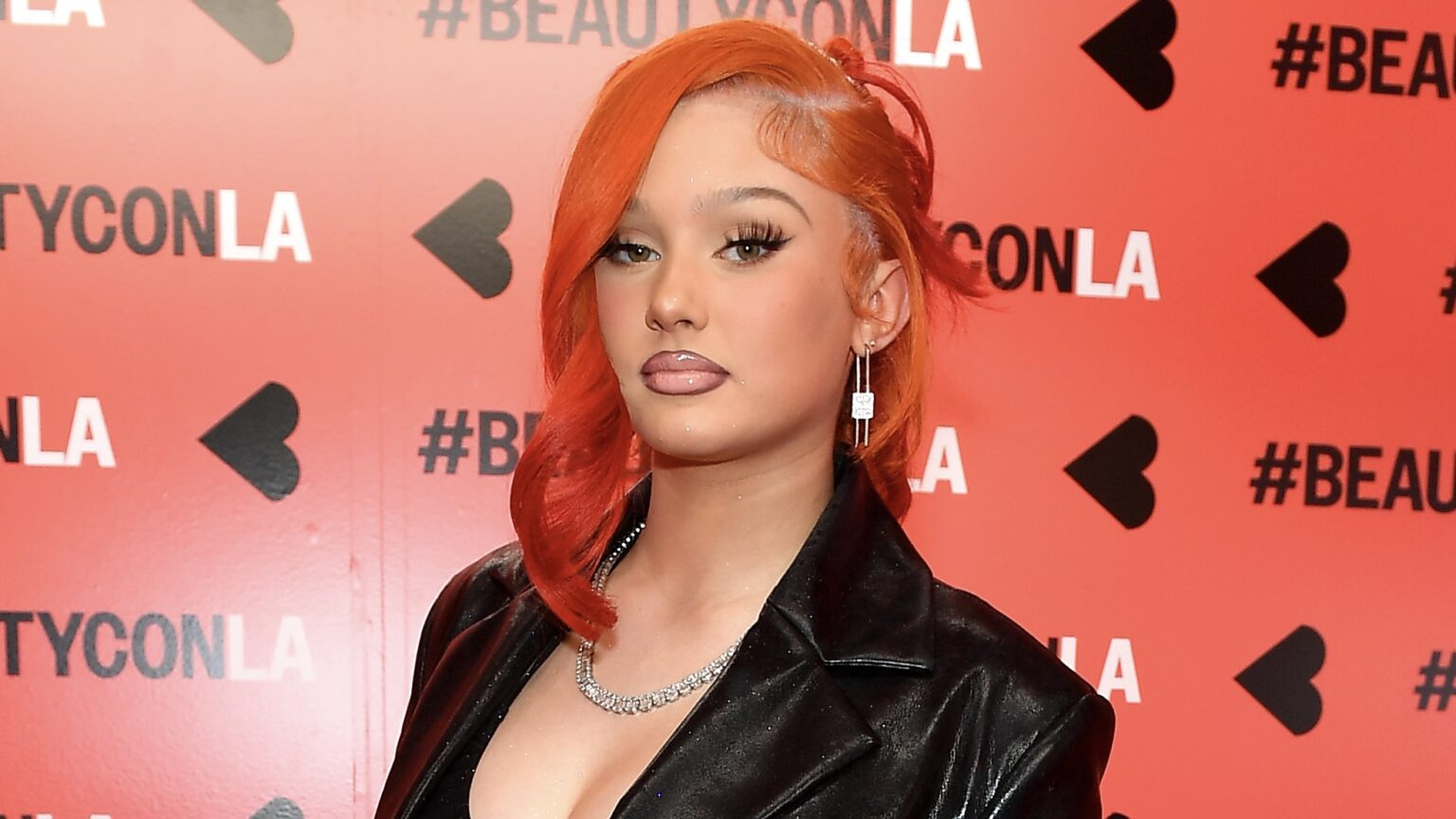 Dropped A BIG Bag! Alabama Barker Is Turnin’ Heads After Showing Her Lavish Birthday & Christmas Gifts (WATCH)