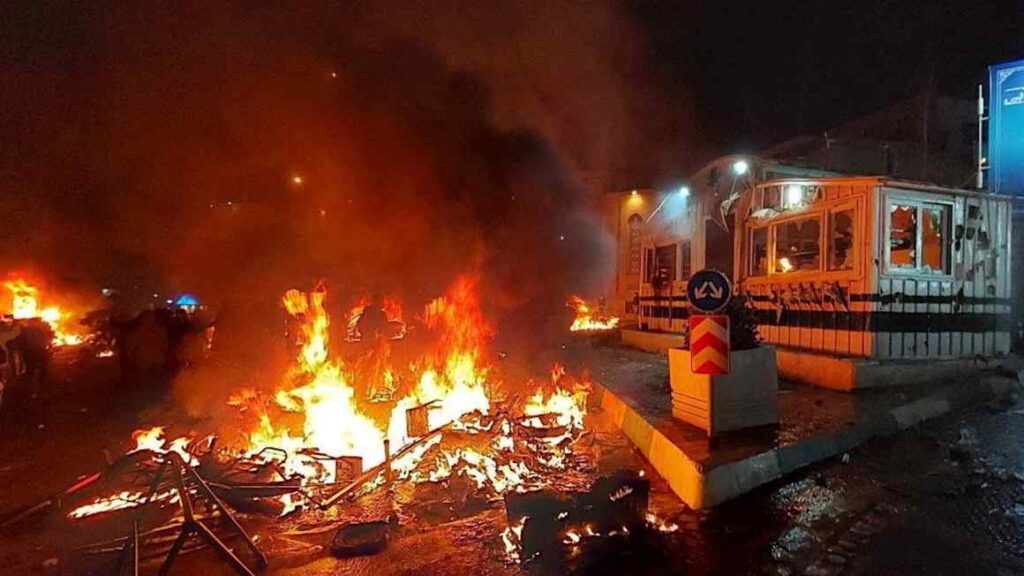 Iran warns US against intervention