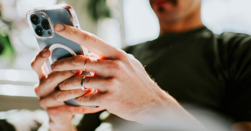 Former congressional employee charged with swiping nearly 250 government cellphones Former congressional employee charged with swiping nearly 250 government cellphones