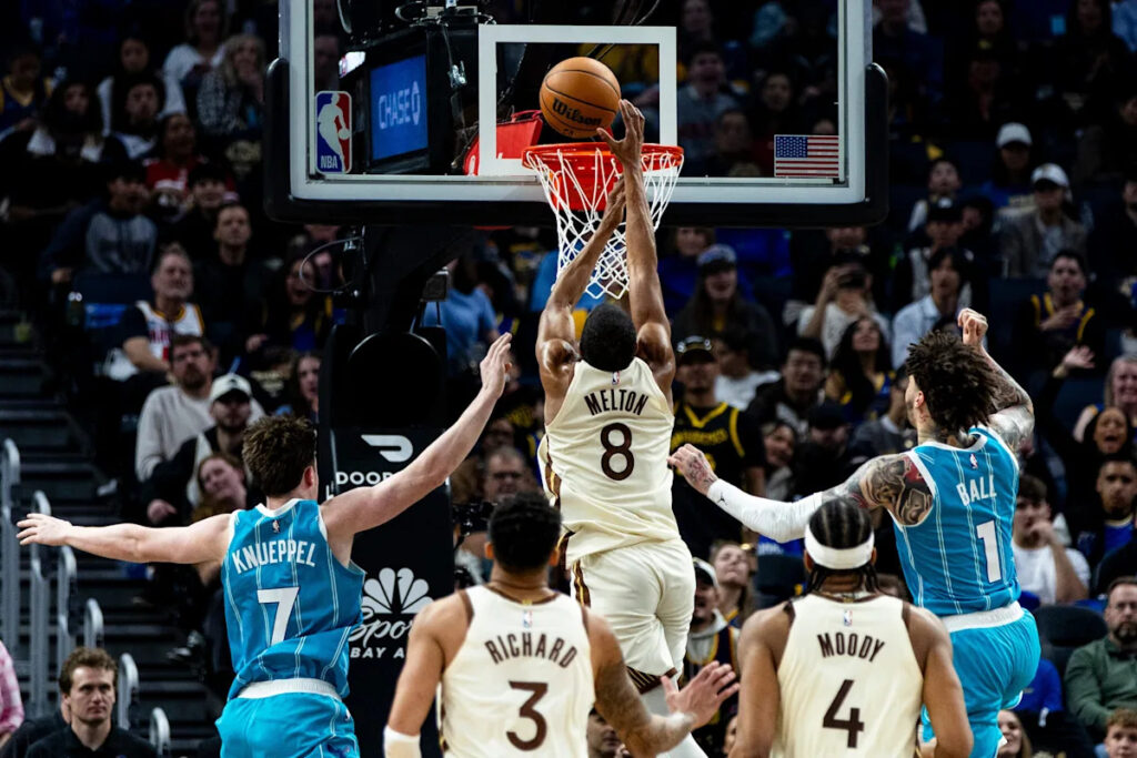 Warriors stay hot at home, roll past Hornets on Saturday, 136-116