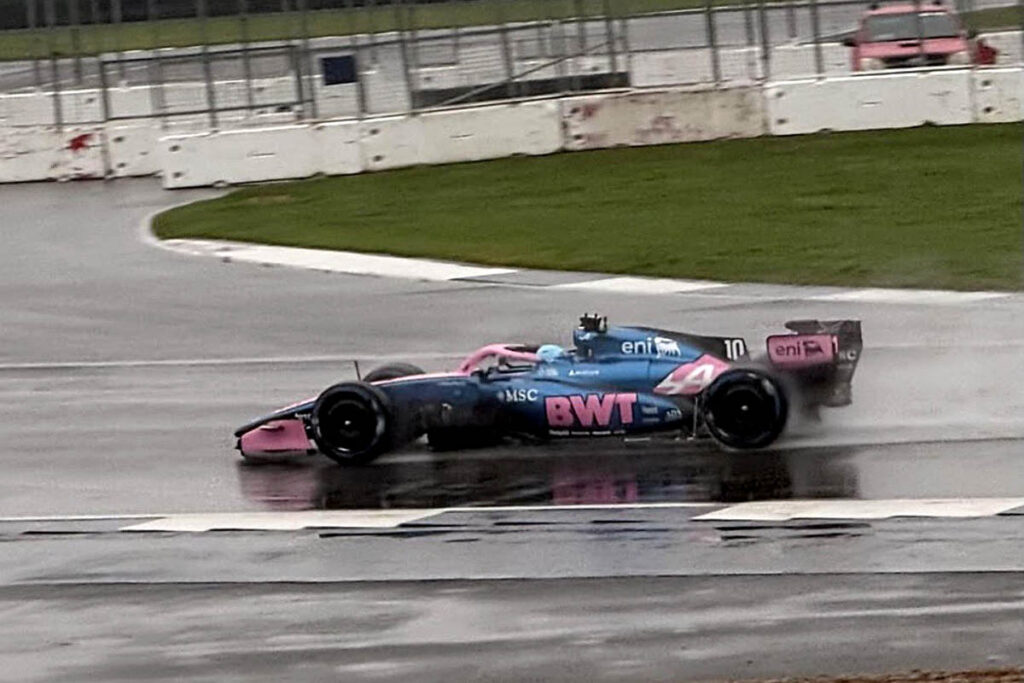 Premières images : l’Alpine A526 aperçue en shakedown sous la pluie à Silverstone