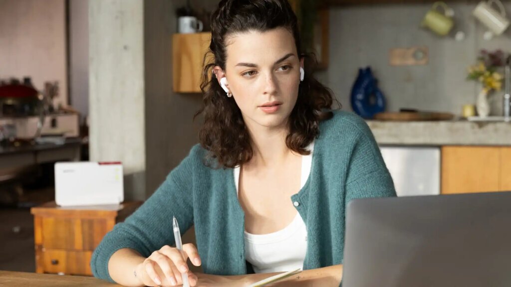 How to create multiple versions of a presentation in PowerPoint How to create multiple versions of a presentation in PowerPoint