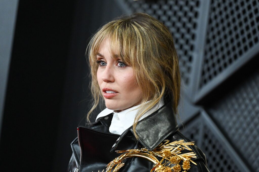 Miley Cyrus Previews Spring’s Biggest Jacket Trend at the Grammys