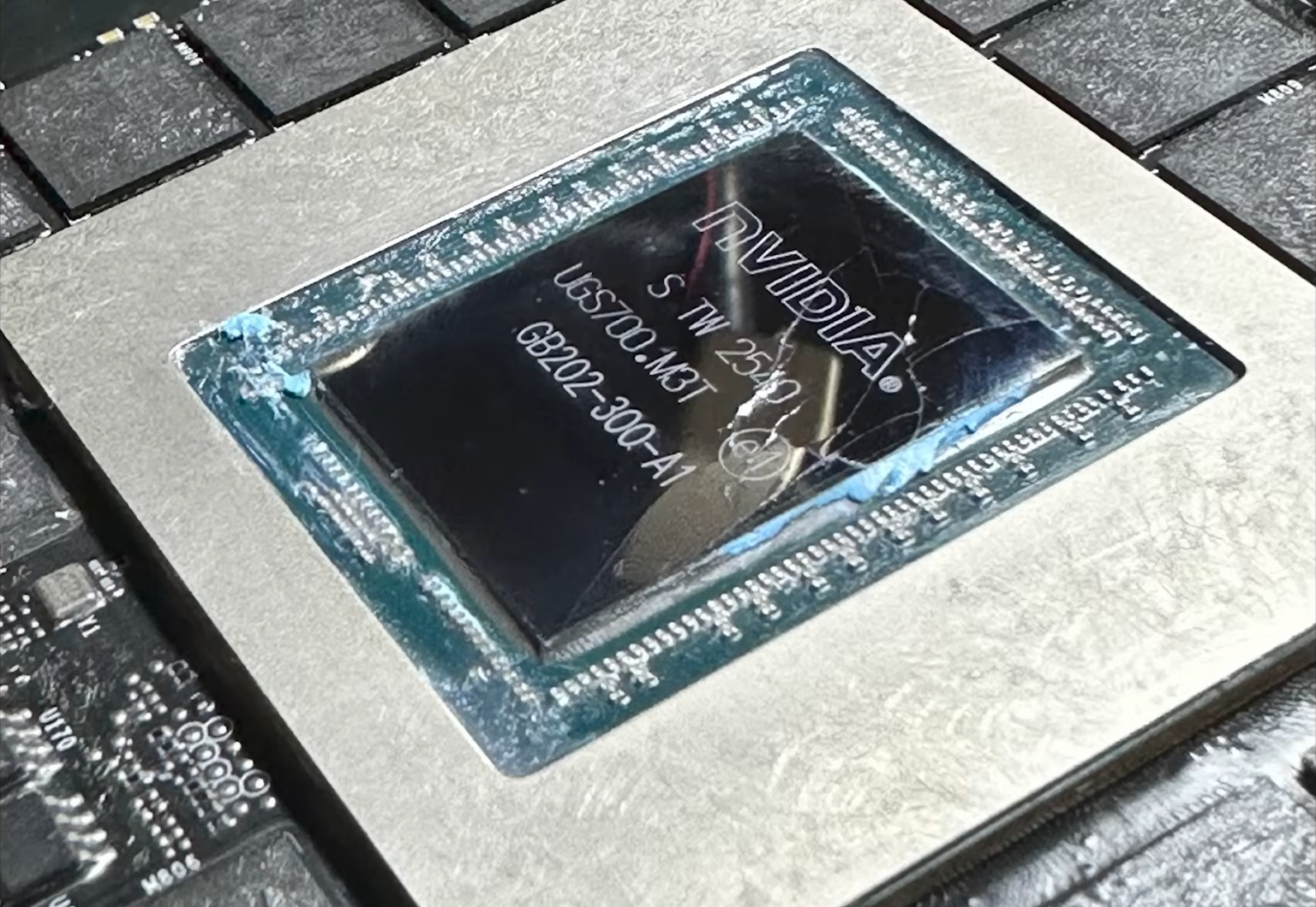 MSI’s $5,090 RTX 5090 Lightning Z cracks from thermal shock during 2,500W BIOS test MSI’s $5,090 RTX 5090 Lightning Z cracks from thermal shock during 2,500W BIOS test