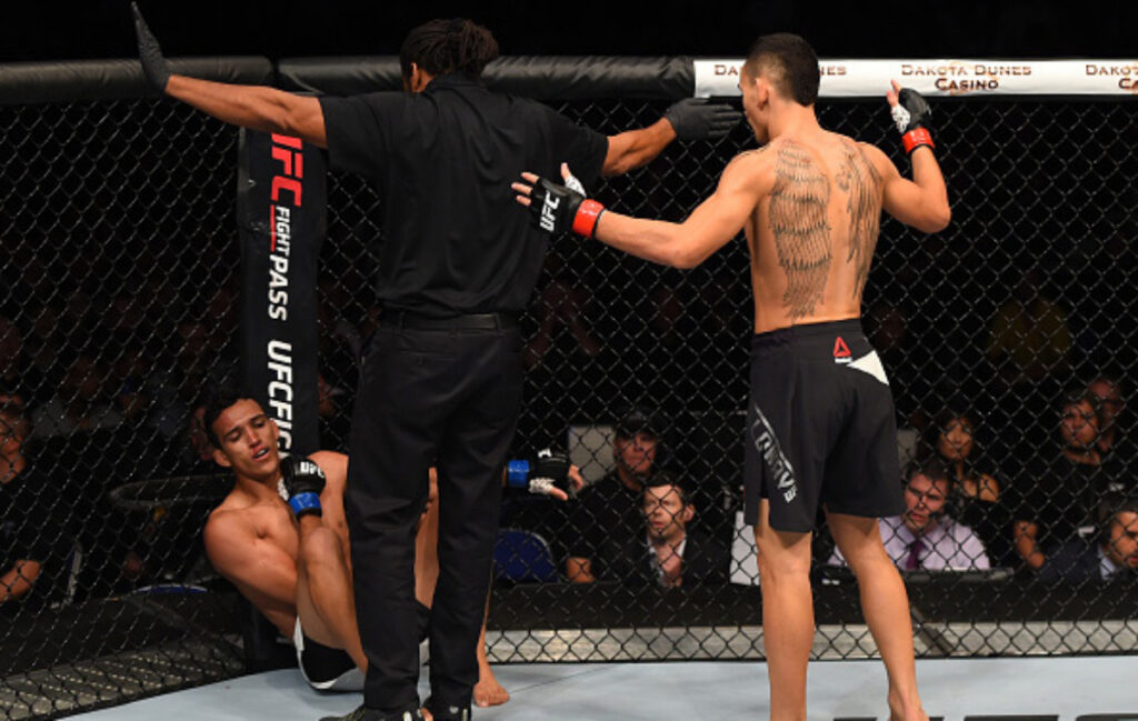 Charles Oliveira recalls scary injury in 2015 loss to Max Holloway: ‘I could have been paralyzed’