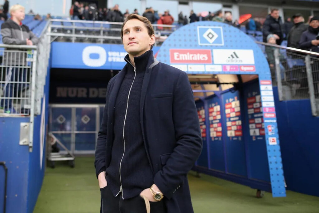 Rene Adler praises HSV's Heuer Fernandes prior to clash of former clubs Rene Adler praises HSV's Heuer Fernandes prior to clash of former clubs