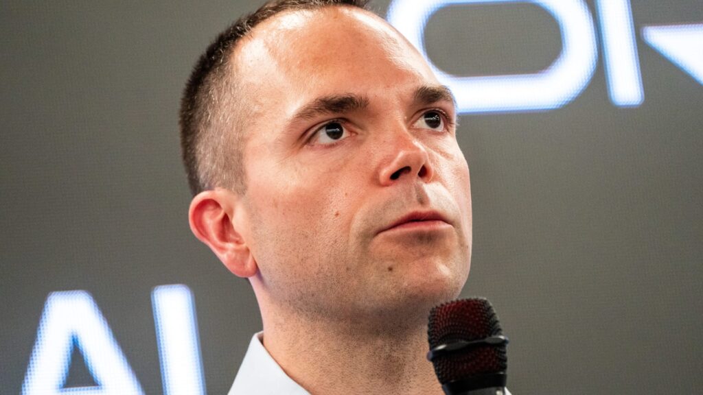 Oracle stock jumps 9% on earnings beat and increased guidance as cloud revenue climbs 44%