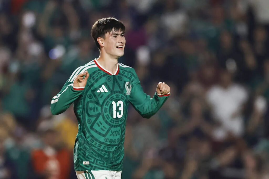 Barcelona face serious transfer threat as Borussia Dortmund enter race for forward target