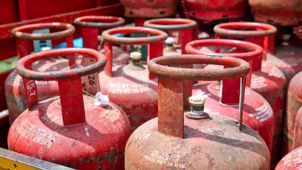 Delhi government caps commercial LPG supply at 20% of average consumption, announces priority allocation