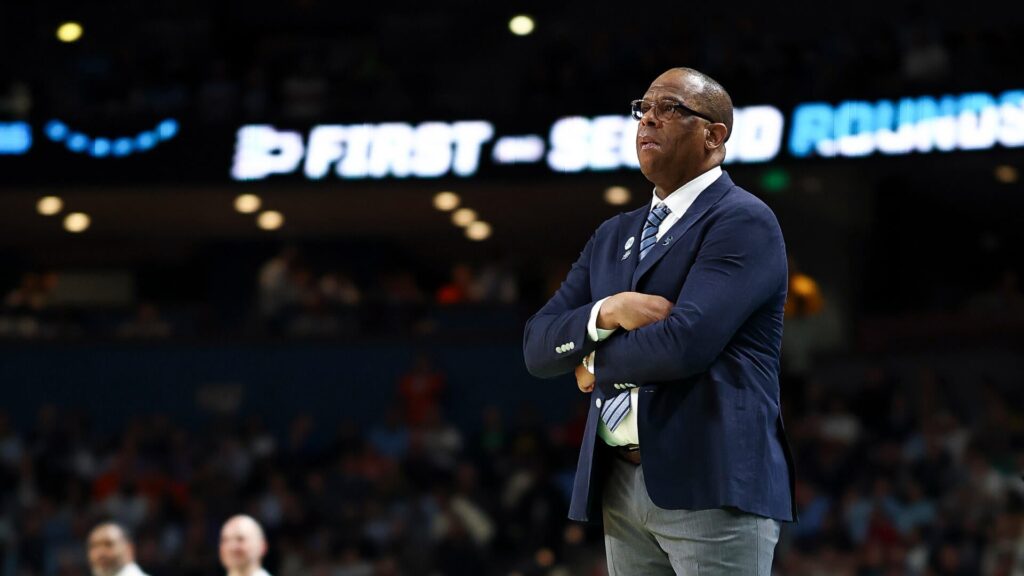 Hubert Davis out as UNC coach after five years, ushering in historic break from Carolina family tradition
