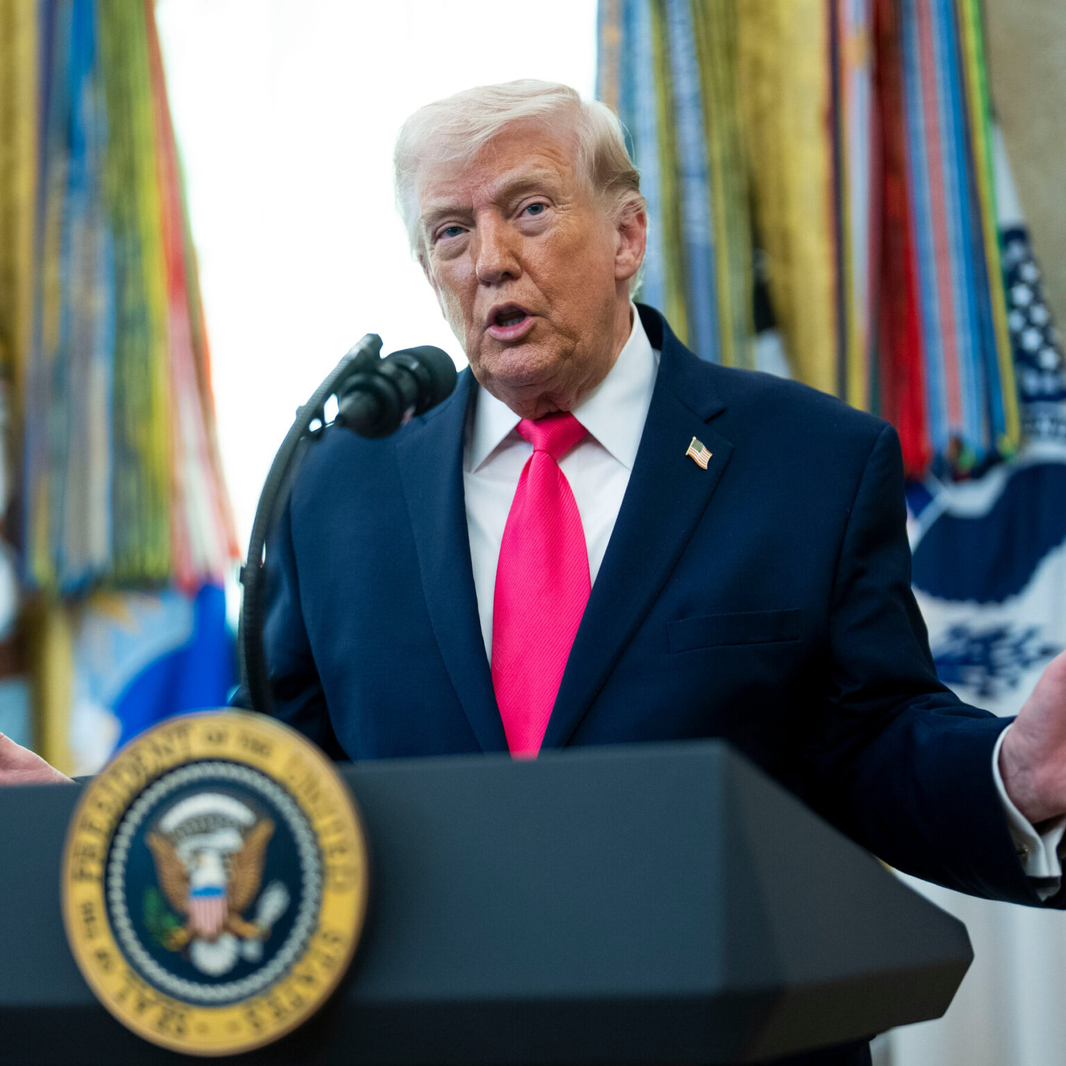 Oil Prices Tumble 6% as Trump Shows Eagerness to Talk to Iran