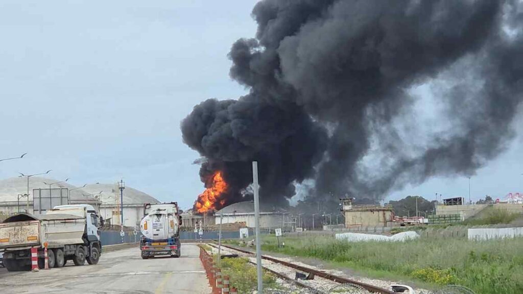 Trump hails ‘progress’ on Iran deal but threatens huge infrastructure attack Trump hails ‘progress’ on Iran deal but threatens huge infrastructure attack