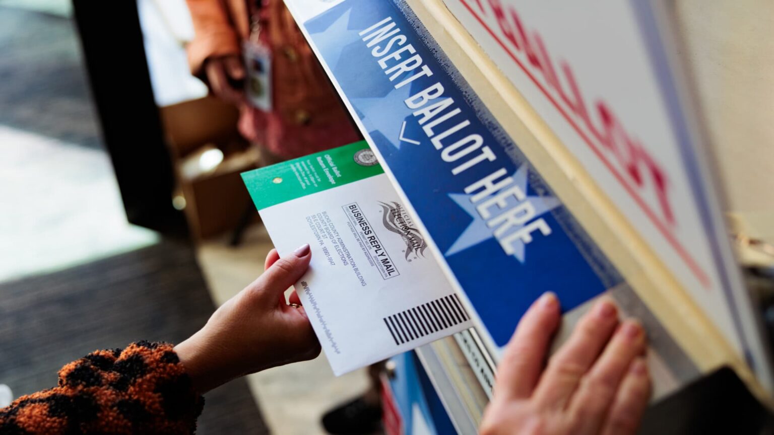 Trump signs executive order limiting mail-in voting ahead of 2026 U.S. elections