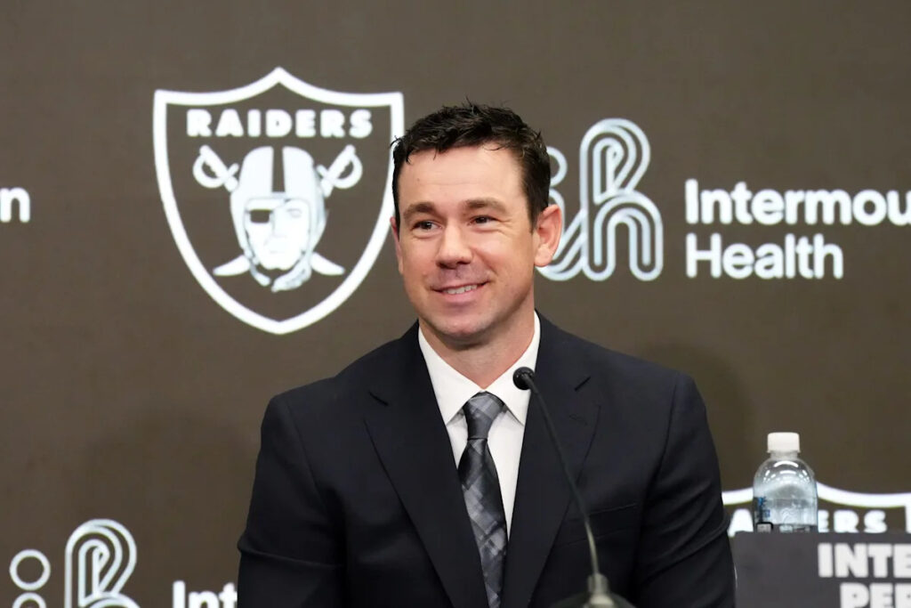 Klint Kubiak in favor of bridge QB as Raiders’ room shifts