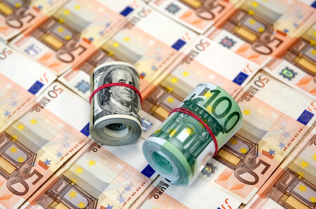 India forex reserves fall from $728 billion peak to $688 billion in one month