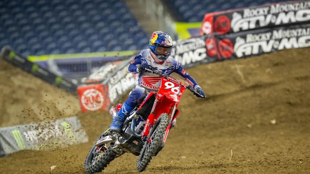 Hunter Lawrence holeshots, Ken Roczen takes the lead early