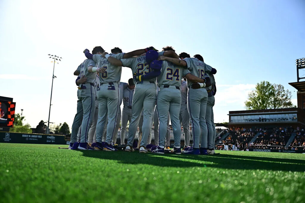 Tennessee Shuts Down LSU to Even Series