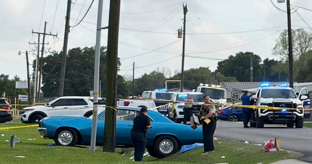 Driver charged with DWI after vehicle crashes into crowd at Louisiana parade Driver charged with DWI after vehicle crashes into crowd at Louisiana parade