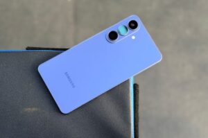 Samsung just gave up on its own Messages app