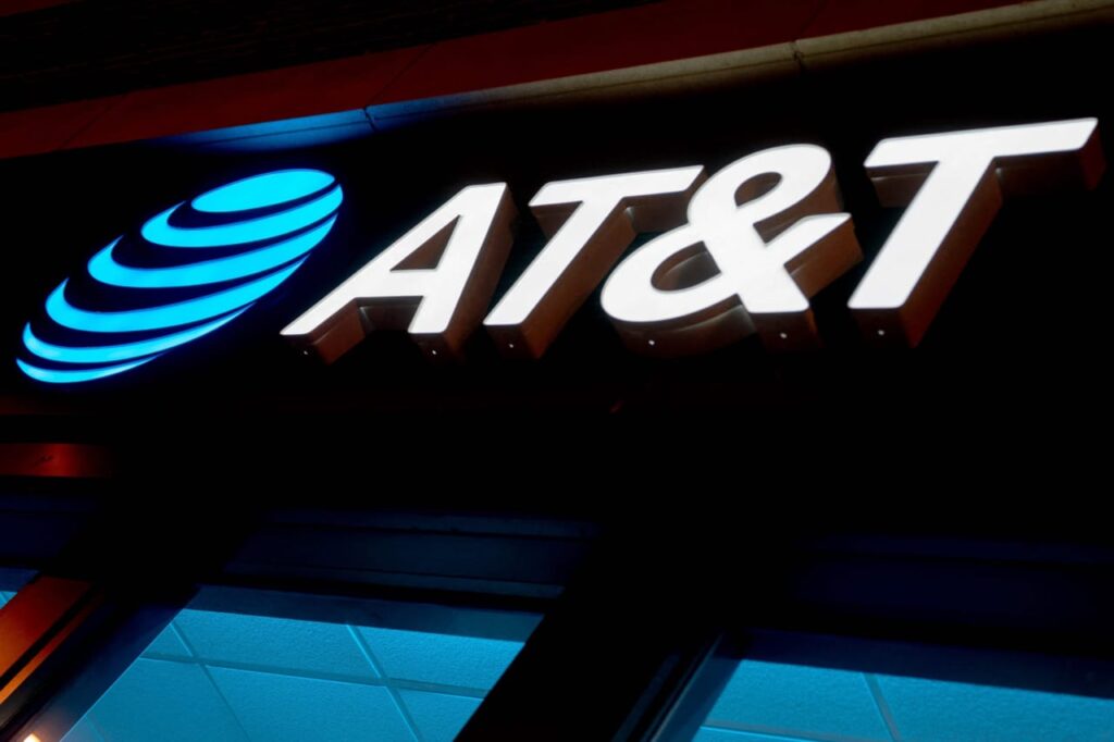 Two reasons AT&T’s stock is missing out on the market’s cease-fire rally