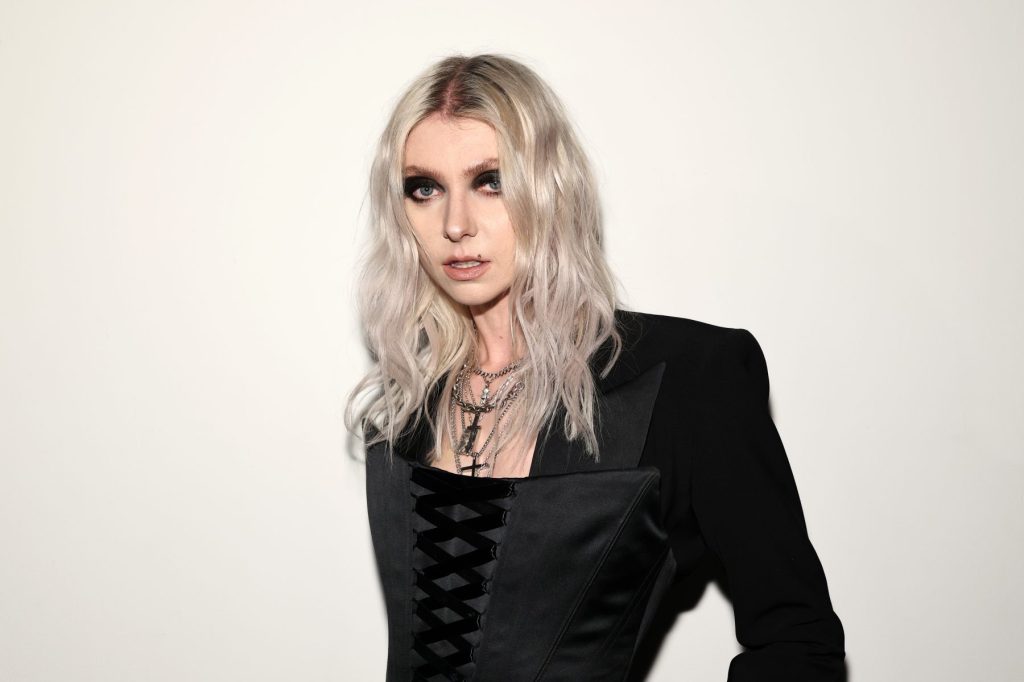 Taylor Momsen Spends Night in Mexico City Hospital After Venomous Spider Bite: ‘Poisonous Spiders Are NO BUENO’ Taylor Momsen Spends Night in Mexico City Hospital After Venomous Spider Bite: ‘Poisonous Spiders Are NO BUENO’