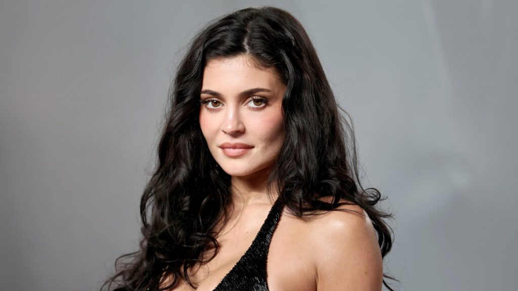 Second Housekeeper Sues Kylie Jenner, Claims She Left Her a Desperate Note Asking for Help