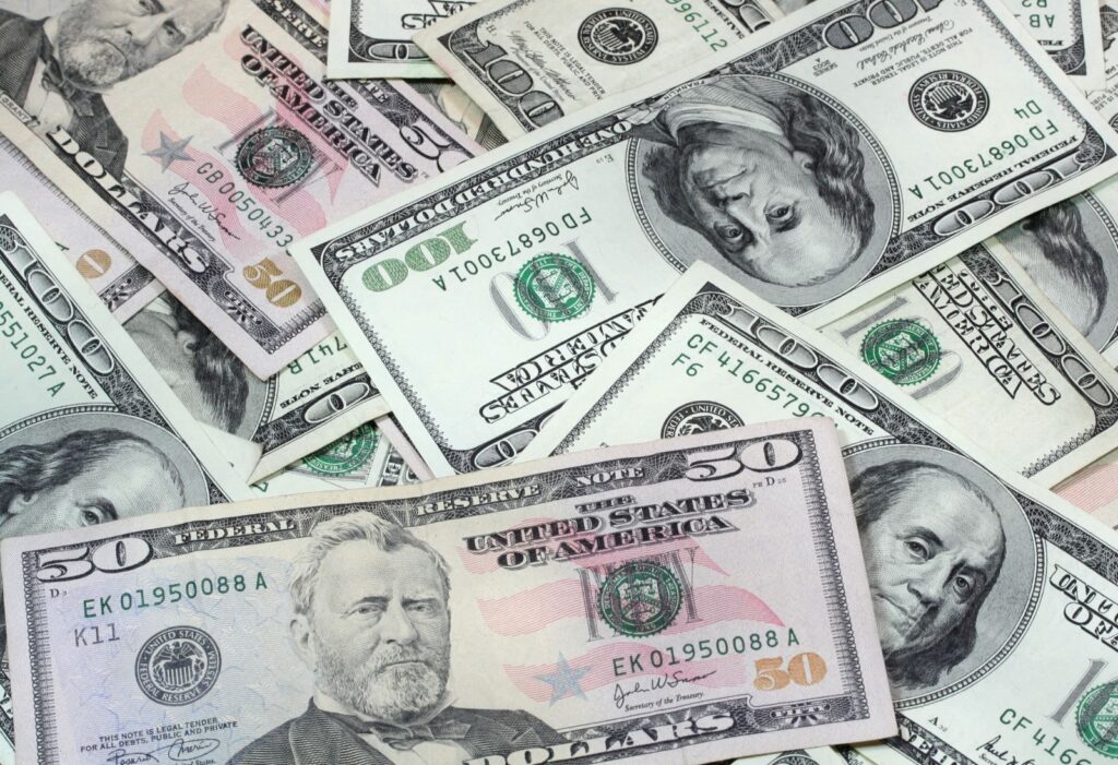 Dollar Rebounds as Trade Tensions Resurface