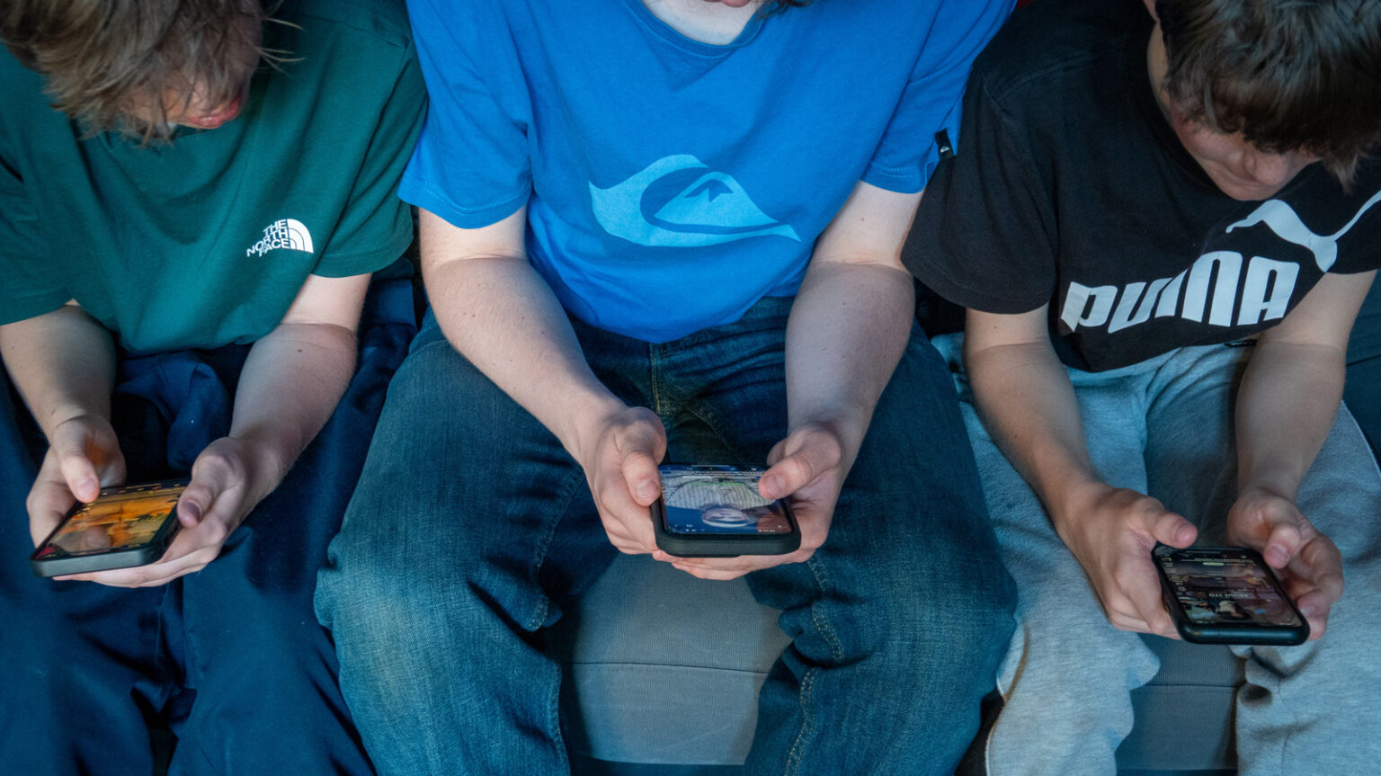 A study shows that cellphone bans didn’t improve US students’ test scores