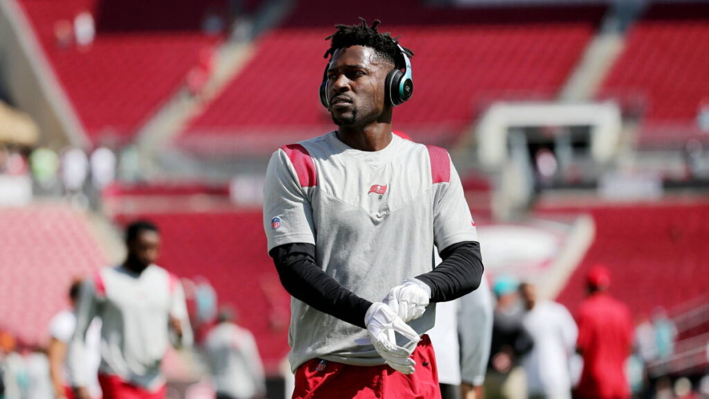 Father of Seven, Antonio Brown, Asks For Another Child With 31-Year-Old Girlfriend Cydney Moreau