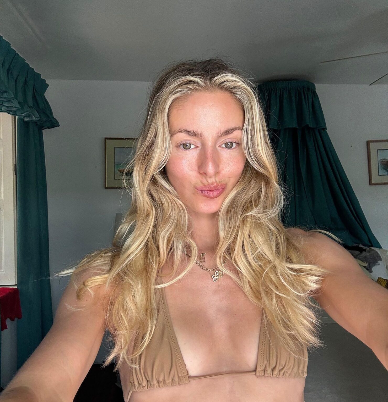 5 Summer Blonde Hair Ideas Replacing the Iced-Blonde Trend in 2026