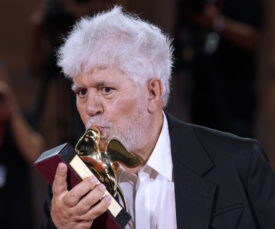 Watch: ‘Bitter Christmas’ trailer teases dual Almodóvar stories Watch: ‘Bitter Christmas’ trailer teases dual Almodóvar stories