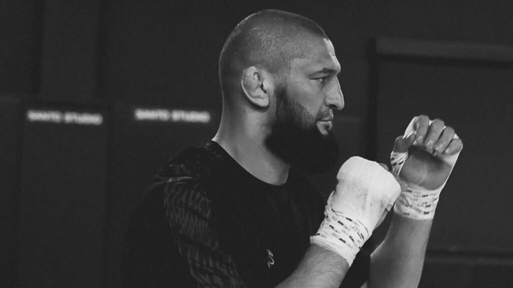 Khamzat Chimaev vs Sean Strickland judging was ‘perfect’, says John McCarthy