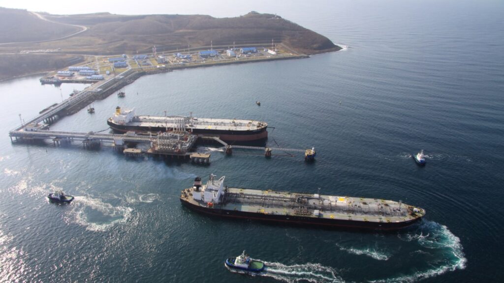 Russia’s Oil Windfall Gets Bigger as Hormuz Stays Shut
