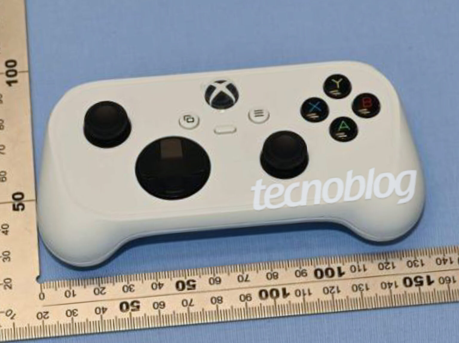 New Microsoft Xbox controller rears its head in two colours New Microsoft Xbox controller rears its head in two colours