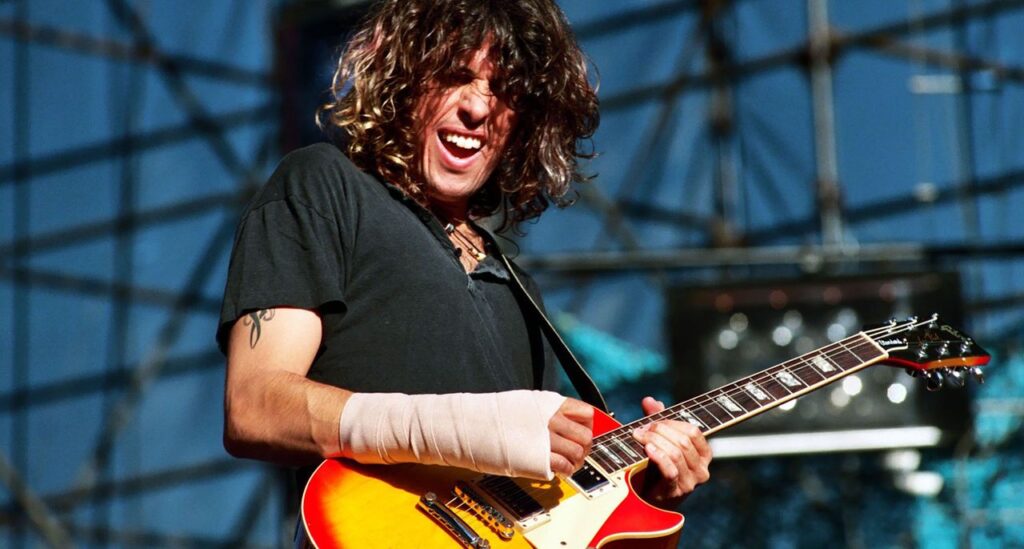“Pimple-faced boys were giving us the finger all night. Dave Mustaine would come out, grab the mic and go, ‘I personally picked this band to be here. Listen!’” When Stone Temple Pilots supported Megadeth and Dave Mustaine defended them from his own fans
