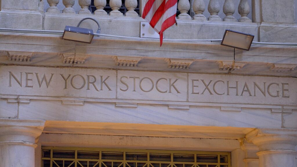 Stocks Settle Higher on Strong Tech Earnings and Economic Resilience