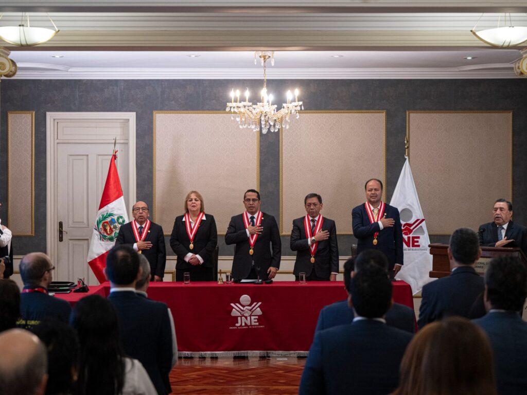 Peruvian authorities confirm Fujimori and Sanchez advance to runoff