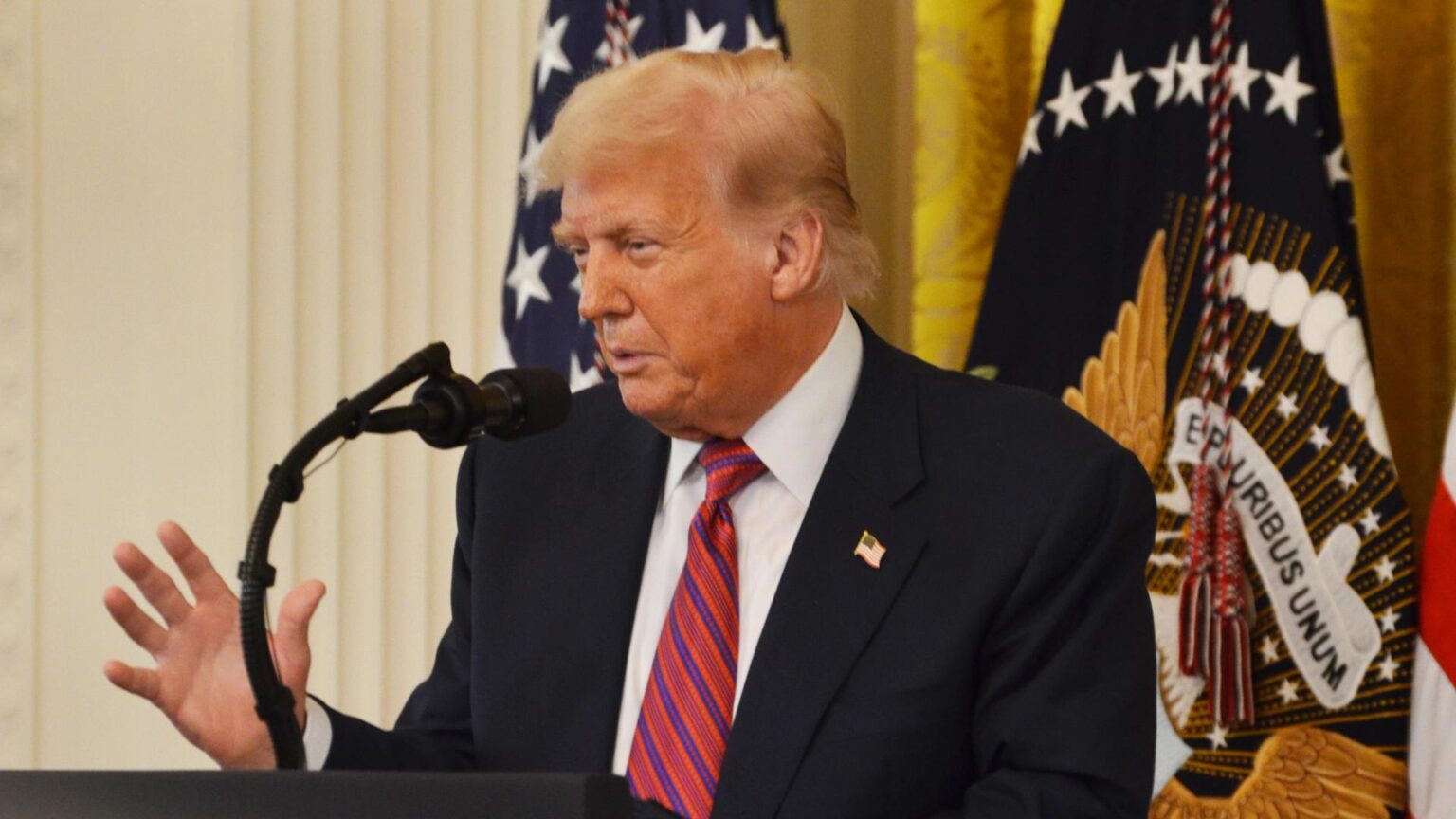 Trump orders government, Fed to review crypto firms’ access to payment rails