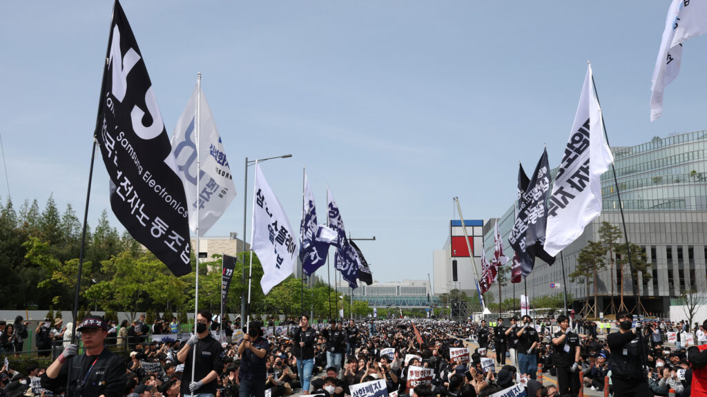 Samsung union suspends strike after reaching tentative deal on bonuses