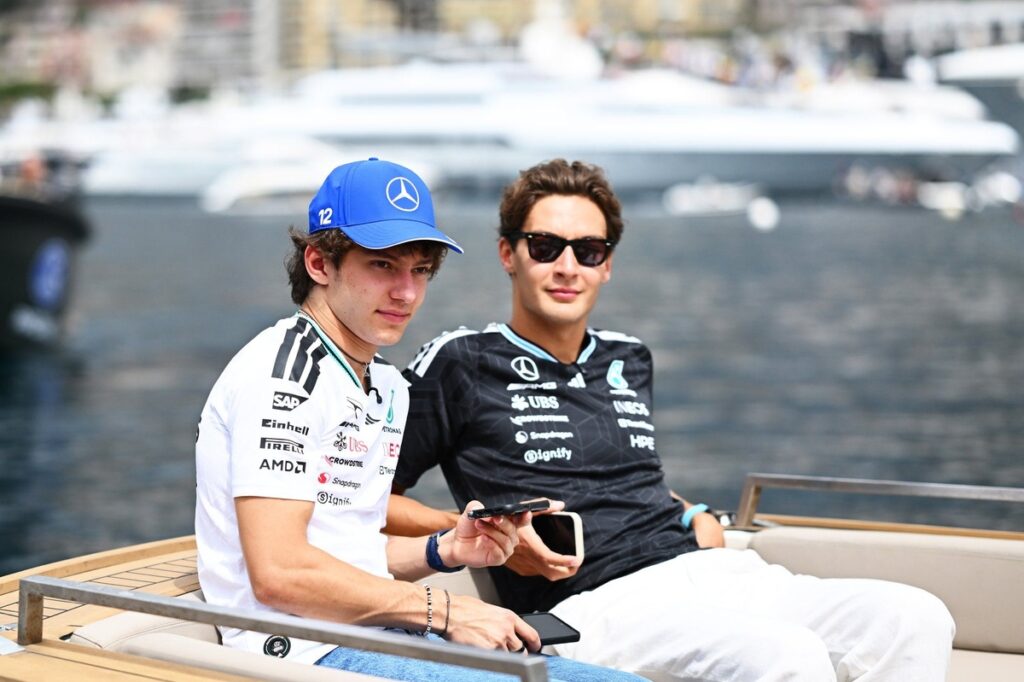 Two worrying trends for George Russell as Kimi Antonelli keeps starring in F1 2026 Two worrying trends for George Russell as Kimi Antonelli keeps starring in F1 2026